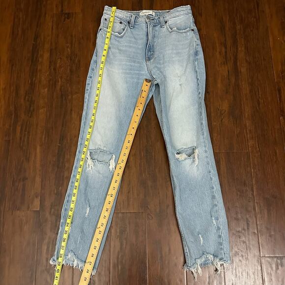 ABERCROMBIE & FITCH High Rise Mom Jeans Distressed Chewed Hem - Picture 11 of 12
